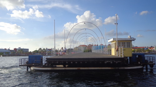 Queen Emma Bridge - Ponte Flutuante em Curaçao